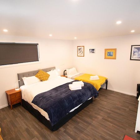 Classy Cabin - In Town - Spa Pool クイーンズタウン エクステリア 写真
