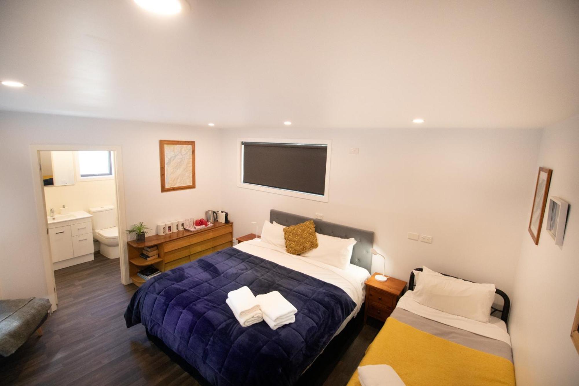 Classy Cabin - In Town - Spa Pool クイーンズタウン エクステリア 写真